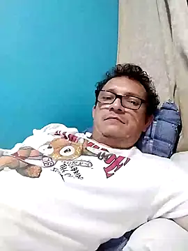 Snapshot of Bombi22 chatting on January 13, 2025, 3:34 am Bombi22 online show from January 13, 2025, 3:34 am