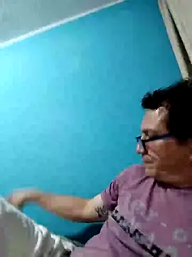 Snapshot of Bombi22 chatting on January 16, 2025, 4:49 am Bombi22 online show from January 16, 2025, 4:49 am