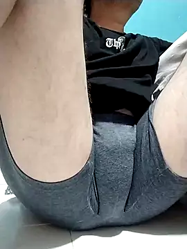 Snapshot of Bombi22 chatting on January 27, 2025, 5:47 am Bombi22 online show from January 27, 2025, 5:47 am