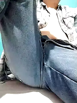 Snapshot of Bombi22 chatting on January 30, 2025, 4:16 am Bombi22 online show from January 30, 2025, 4:16 am