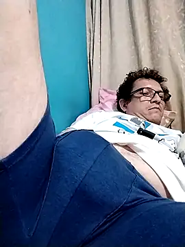 Snapshot of Bombi22 chatting on February 16, 2025, 6:54 am Bombi22 online show from February 16, 2025, 6:54 am