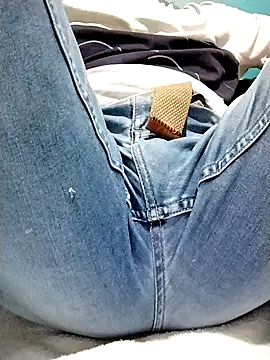 Snapshot of Bombi22 chatting on March 7, 2025, 2:57 am Bombi22 online show from March 7, 2025, 2:57 am