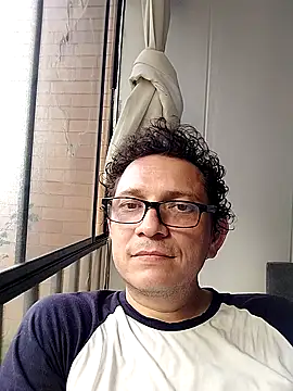 Snapshot of Bombi22 chatting on October 5, 2025, 10:07 pm Bombi22 online show from October 5, 2025, 10:07 pm