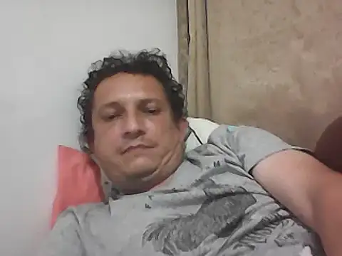 Snapshot of Bombi22 chatting on October 10, 2025, 4:11 am Bombi22 online show from October 10, 2025, 4:11 am