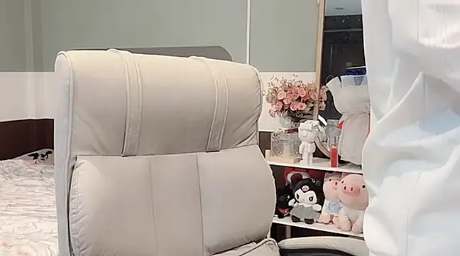 Eva-Public online show from February 7, 2025, 3:41 pm