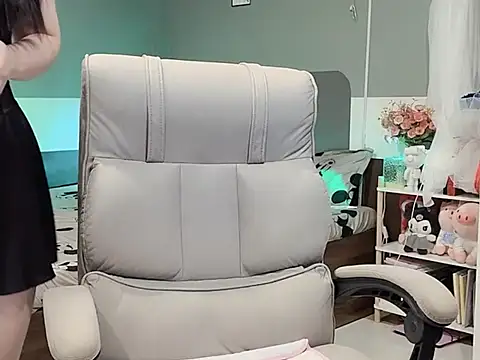 Eva-Public online show from March 2, 2025, 7:10 am