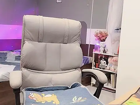 Eva-Public online show from March 4, 2025, 3:48 pm