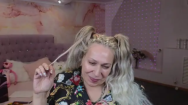 Penelope Pinky online show from January 15, 2025, 5:15 pm