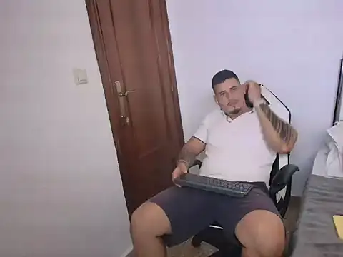 Snapshot of Geishastudios chatting on October 8, 2025, 1:42 pm Geishastudios online show from October 8, 2025, 1:42 pm