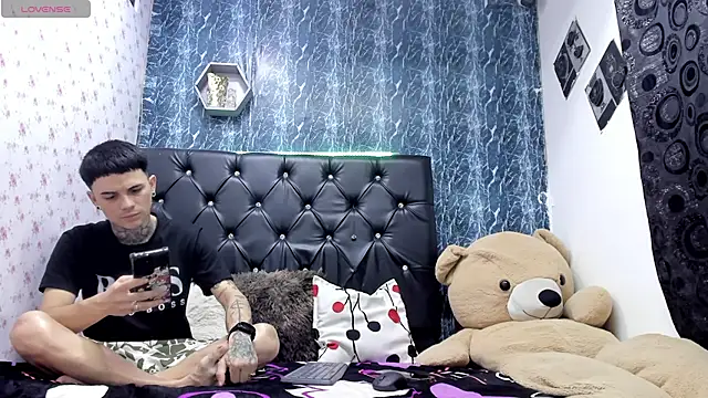 exotic hot couple online show from February 4, 2026, 9:09 pm