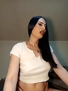 EveeRose online show from November 30, 2025, 3:05 pm