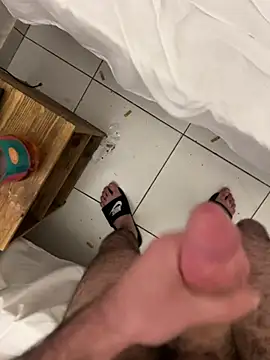 Snapshot of hamoo23p chatting on February 1, 2026, 3:32 pm hamoo23p online show from February 1, 2026, 3:32 pm