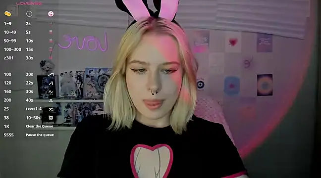 Snapshot of tender_kiitty chatting on January 25, 2025, 11:13 am tender kiitty online show from January 25, 2025, 11:13 am