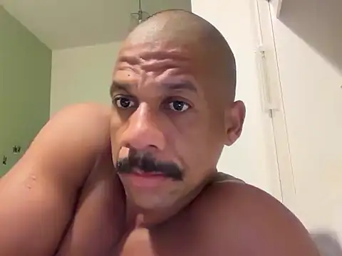 VHugoE online show from April 24, 2026, 6:05 am