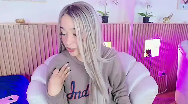 Snapshot of EmmaJhonnsson chatting on March 8, 2025, 2:55 am EmmaJhonnsson online show from March 8, 2025, 2:55 am