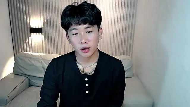 Snapshot of dangerzone0122 chatting on October 5, 2025, 5:44 pm dangerzone0122 online show from October 5, 2025, 5:44 pm