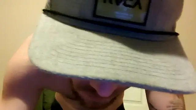 Snapshot of Huntzg23 chatting on November 29, 2025, 2:36 am Huntzg23 online show from November 29, 2025, 2:36 am