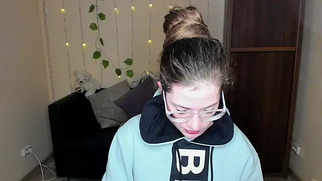 Snapshot of Alicia_redfollow chatting on January 27, 2025, 6:30 am Alicia redfollow online show from January 27, 2025, 6:30 am