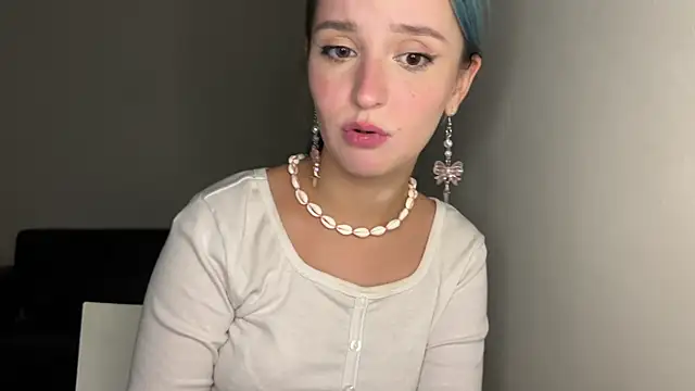 bumble bee online show from March 2, 2025, 1:38 pm