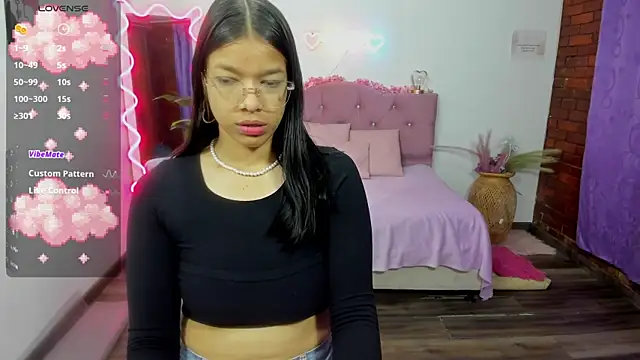 Snapshot of Emilly_tay chatting on February 8, 2025, 11:22 am Emilly tay online show from February 8, 2025, 11:22 am