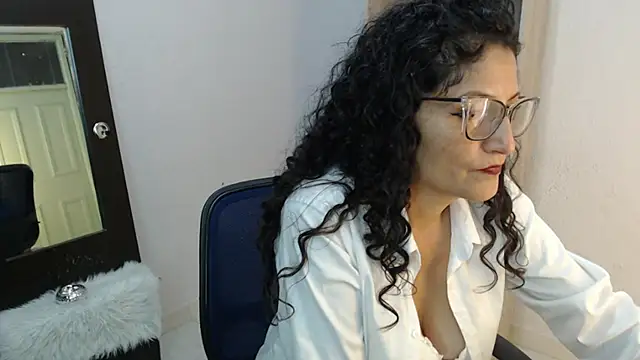 Snapshot of arianna_ros3 chatting on January 4, 2025, 6:09 pm arianna ros3 online show from January 4, 2025, 6:09 pm