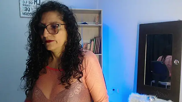 Snapshot of arianna_ros3 chatting on January 7, 2025, 3:23 pm arianna ros3 online show from January 7, 2025, 3:23 pm