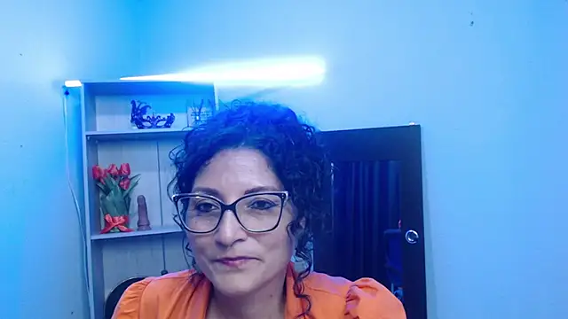 Snapshot of arianna_ros3 chatting on February 3, 2025, 7:10 pm arianna ros3 online show from February 3, 2025, 7:10 pm