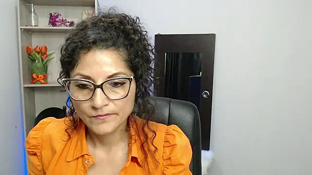 Snapshot of arianna_ros3 chatting on February 7, 2025, 9:15 pm arianna ros3 online show from February 7, 2025, 9:15 pm