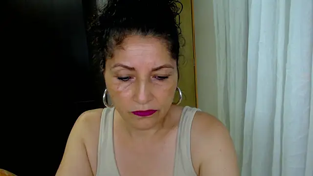 Snapshot of arianna_ros3 chatting on April 21, 2026, 11:51 pm arianna ros3 online show from April 21, 2026, 11:51 pm