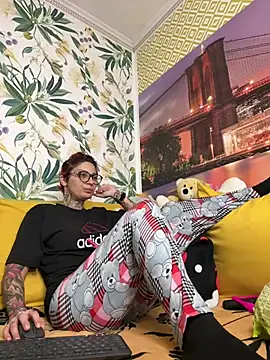 Lucky Deniz online show from February 2, 2026, 11:58 pm