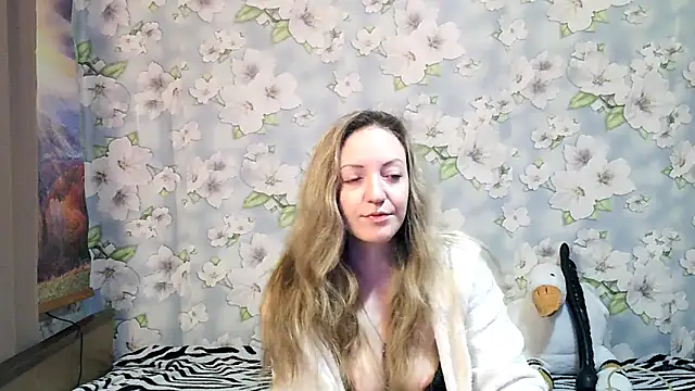 Snapshot of KattyLuuu chatting on October 10, 2025, 8:30 pm KattyLuuu online show from October 10, 2025, 8:30 pm