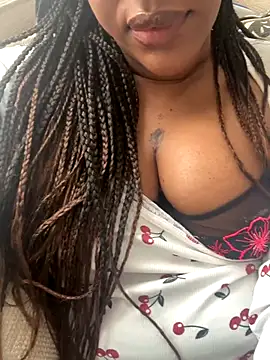 Snapshot of LavenderBuxton chatting on October 22, 2025, 2:28 pm LavenderBuxton online show from October 22, 2025, 2:28 pm