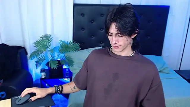 andreey50 online show from November 22, 2025, 1:43 pm