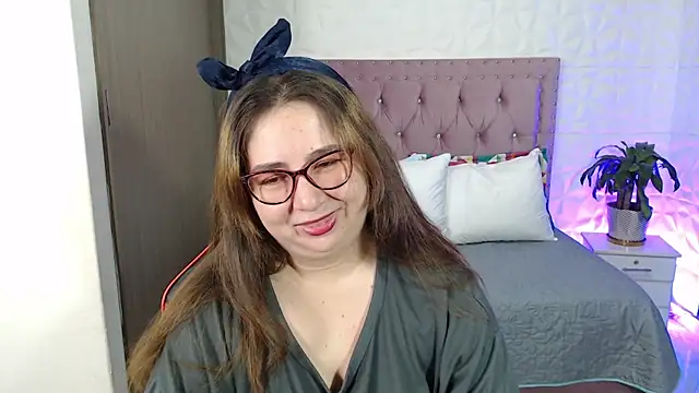 Snapshot of chloe_prg chatting on February 22, 2025, 12:51 pm chloe prg online show from February 22, 2025, 12:51 pm