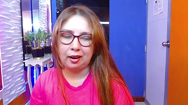 Snapshot of chloe_prg chatting on March 12, 2025, 6:44 pm chloe prg online show from March 12, 2025, 6:44 pm