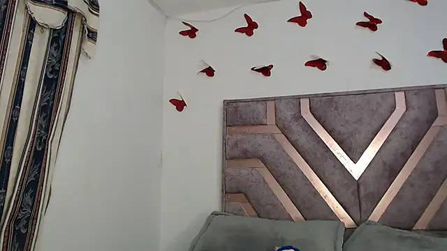 Snapshot of Anny_Fox- chatting on September 12, 2025, 2:00 am Anny Fox- online show from September 12, 2025, 2:00 am