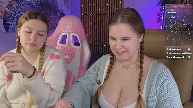 Snapshot of Ellie_Wellie chatting on December 19, 2024, 6:23 pm Ellie Wellie online show from December 19, 2024, 6:23 pm