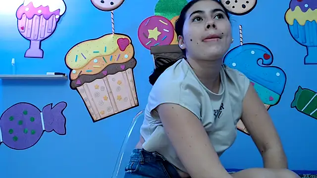 Snapshot of sweetfantacies18 chatting on February 19, 2025, 1:18 am sweetfantacies18 online show from February 19, 2025, 1:18 am