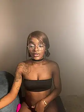 Snapshot of Zizi-campbel chatting on January 19, 2026, 9:57 am Zizi-campbel online show from January 19, 2026, 9:57 am