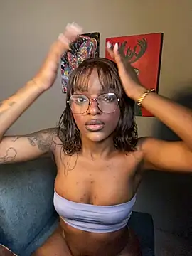 Snapshot of Zizi-campbel chatting on February 12, 2026, 9:48 am Zizi-campbel online show from February 12, 2026, 9:48 am