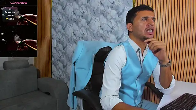 Snapshot of Hideintheoffice chatting on January 19, 2026, 2:26 am Hideintheoffice online show from January 19, 2026, 2:26 am