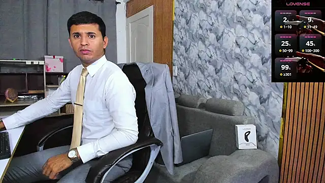 Snapshot of Hideintheoffice chatting on February 10, 2026, 6:28 am Hideintheoffice online show from February 10, 2026, 6:28 am