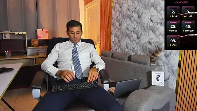 Snapshot of Hideintheoffice chatting on February 11, 2026, 4:39 am Hideintheoffice online show from February 11, 2026, 4:39 am