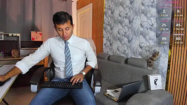 Snapshot of Hideintheoffice chatting on February 16, 2026, 1:13 am Hideintheoffice online show from February 16, 2026, 1:13 am