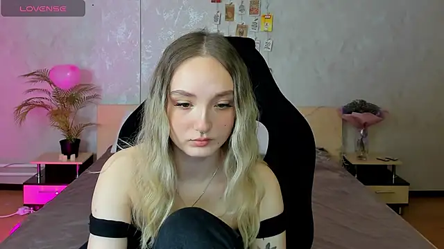 Snapshot of Cheryl__Brown chatting on February 17, 2025, 1:36 am Cheryl Brown online show from February 17, 2025, 1:36 am