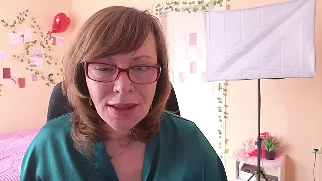 Snapshot of Miss_Moren chatting on March 17, 2026, 5:33 am Miss Moren online show from March 17, 2026, 5:33 am