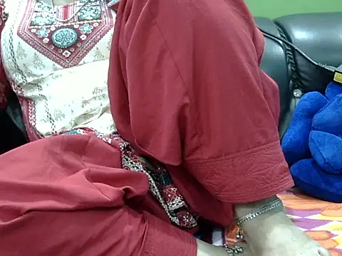 Housewife12 online show from October 8, 2025, 7:28 am