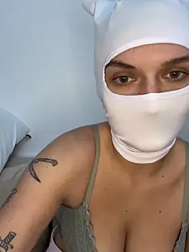 Snapshot of Nikki_Hoee chatting on October 20, 2025, 4:18 pm Nikki Hoee online show from October 20, 2025, 4:18 pm