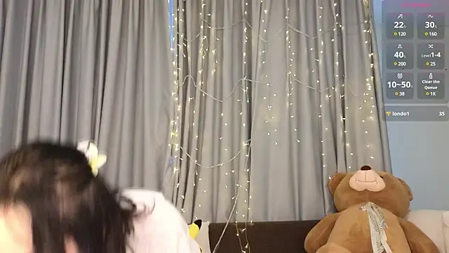 Snapshot of queenasian chatting on December 18, 2024, 12:10 am queenasian online show from December 18, 2024, 12:10 am