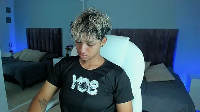 Snapshot of Dominick_jones chatting on January 26, 2025, 1:25 pm Dominick jones online show from January 26, 2025, 1:25 pm